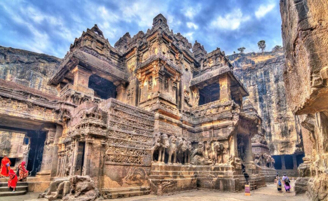 Complete Guide to Ajanta Ellora Caves Tours and Luxury Honeymoon Travel in India